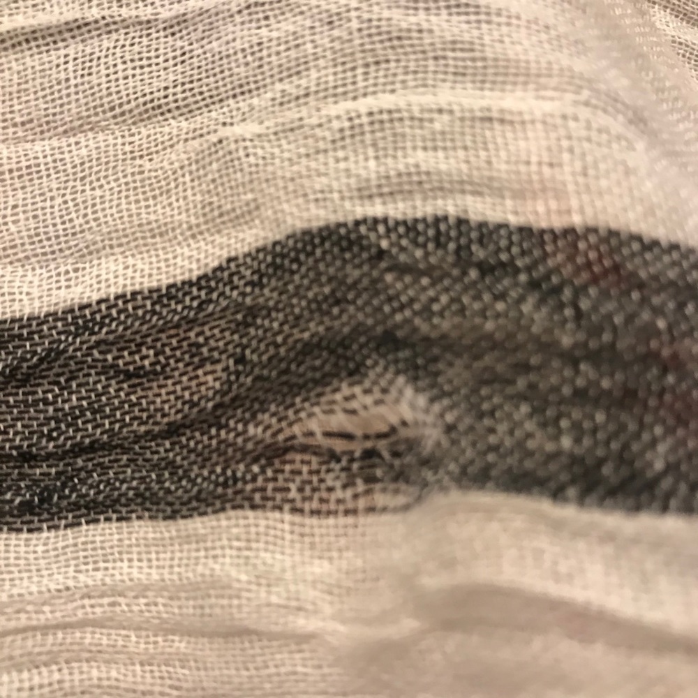 Large scarf🧣 - Picture 9 of 11